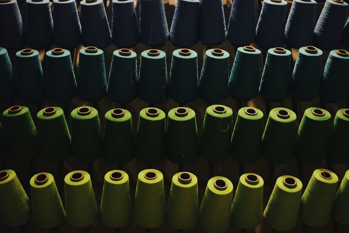 Rows of coloured thread spools